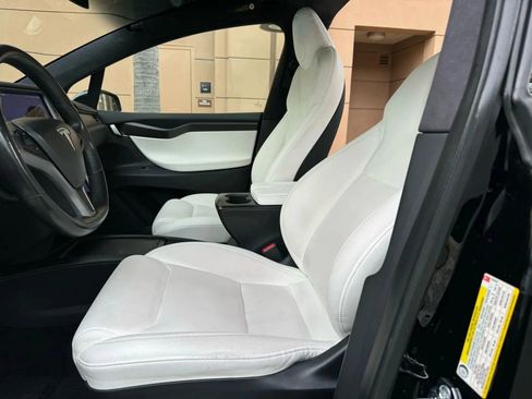 Used 2018 Tesla Model X 75D image 11