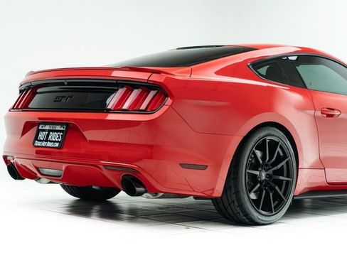 Used 2017 Ford Mustang GT RWD image 14
