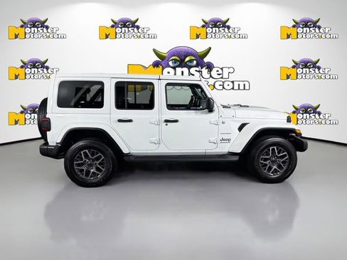 Used 2024 Jeep Wrangler Unlimited Sahara AWD/4WD image 4