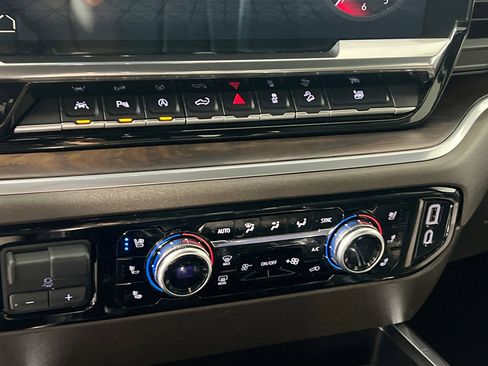 Used 2022 GMC Sierra 1500 SLT w/ SLT Premium Plus Package image 27