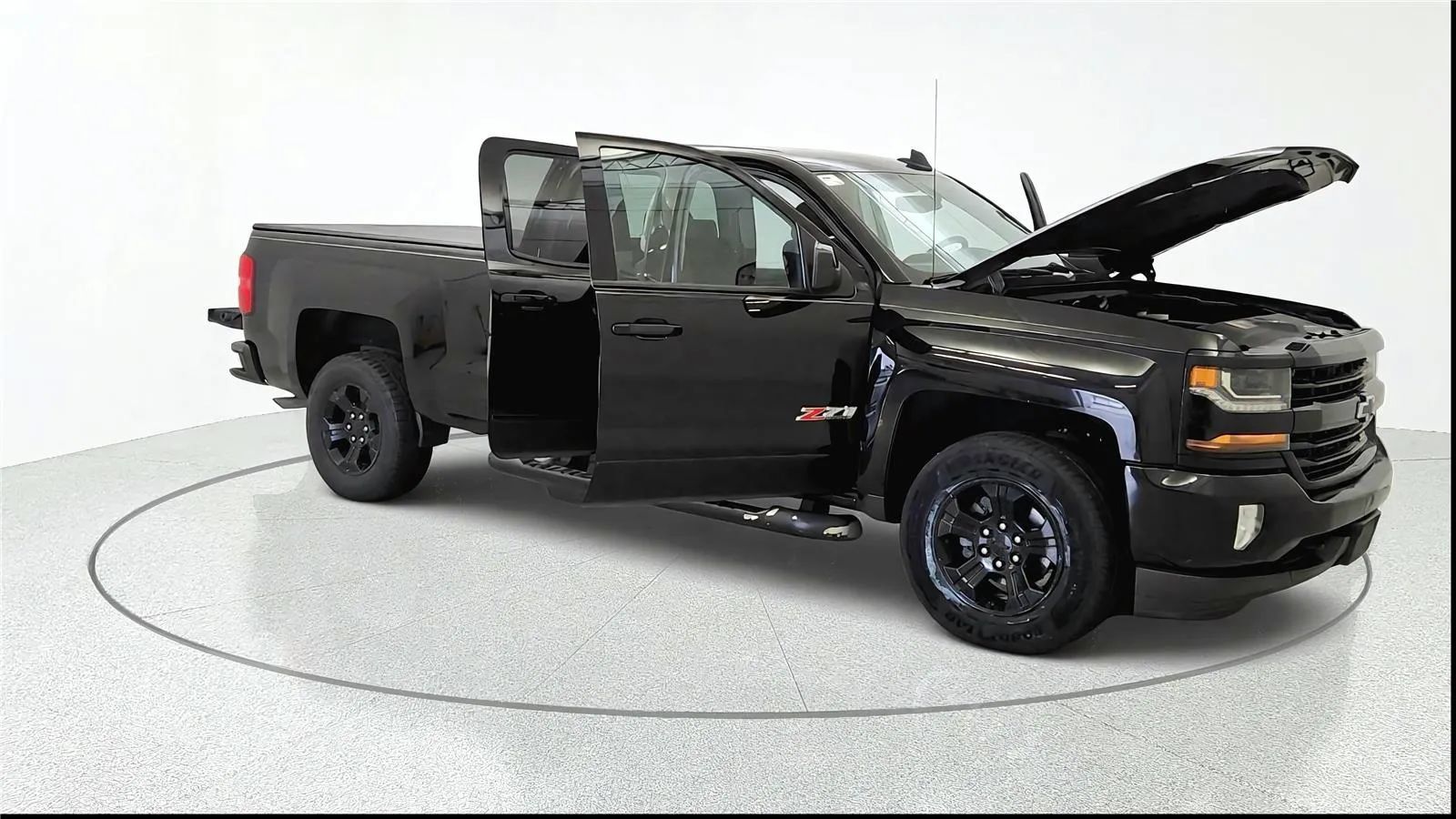 Used 2017 Chevrolet Silverado 1500 LT w/ Midnight Edition AWD/4WD image 11