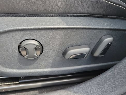 Used 2023 Volkswagen Jetta SE w/ Panoramic Sunroof Package FWD image 22