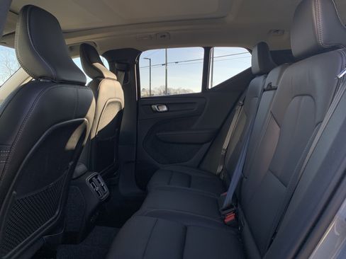 Used 2025 Volvo XC40 B5 Core image 32