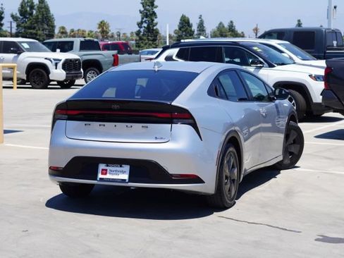 Used 2024 Toyota Prius LE FWD image 8