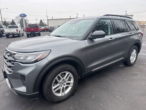 Used 2025 Ford Explorer Active image 2