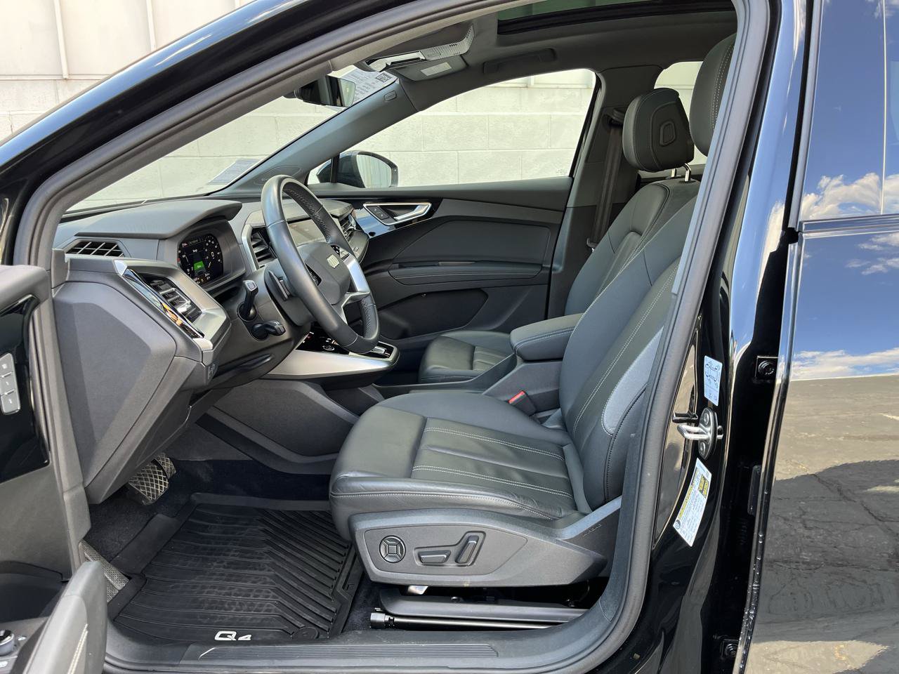 Used 2024 Audi Q4 e-tron Prestige w/ Black Optic Package AWD/4WD image 4