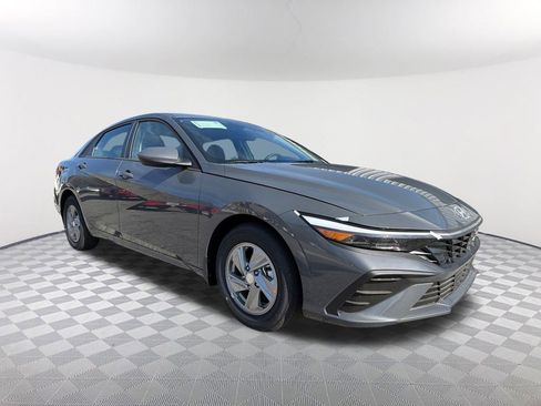 New 2026 Hyundai Elantra SE image 3