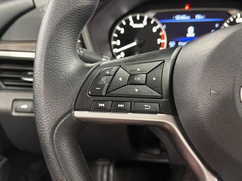 Used 2025 Nissan Altima 2.5 SV FWD image 21