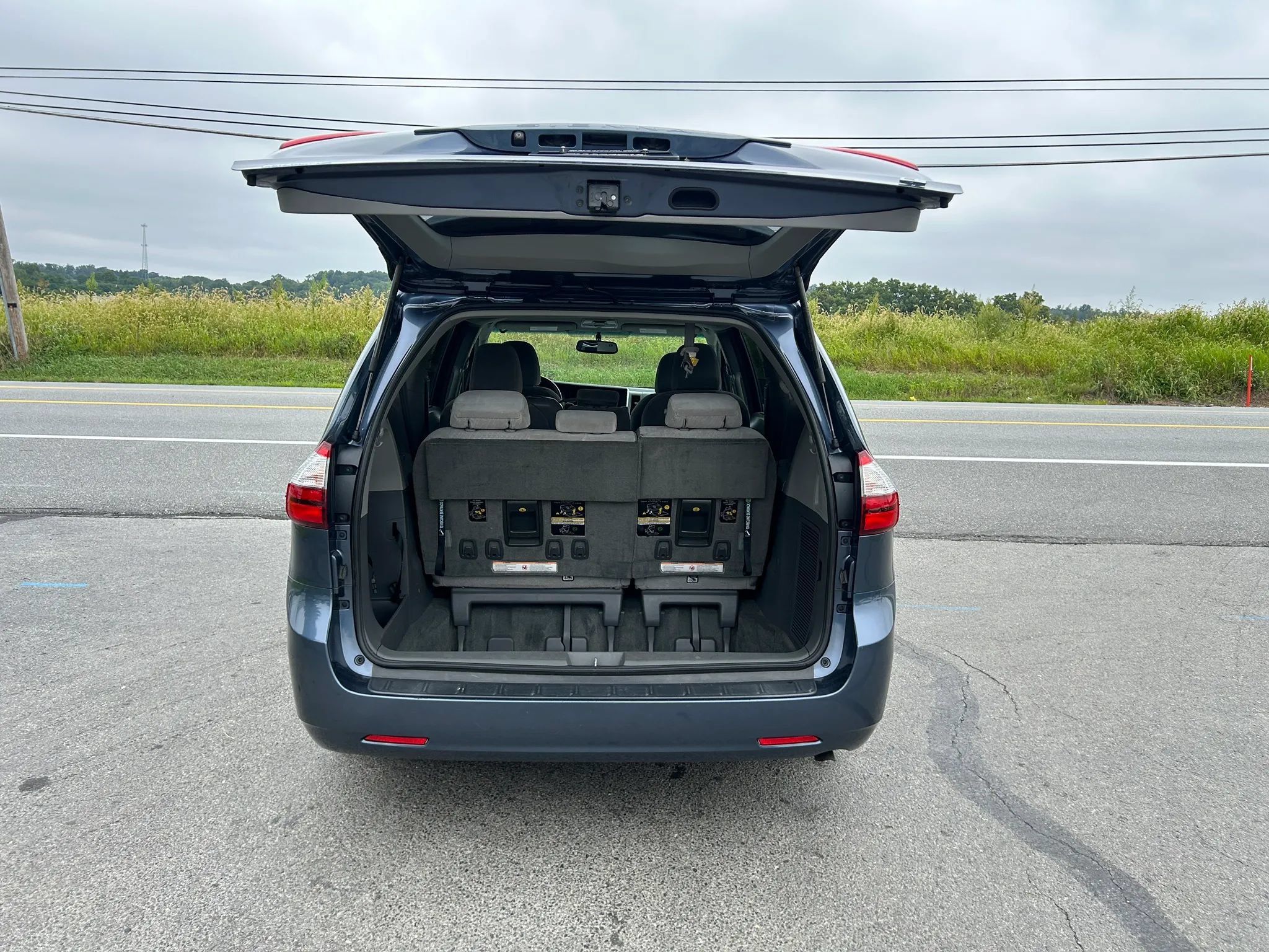 Used 2017 Toyota Sienna LE FWD image 11