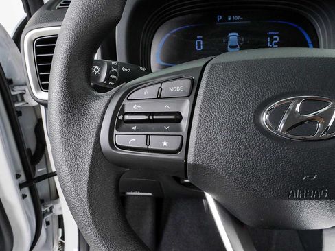 Used 2023 Hyundai Venue SE FWD image 9