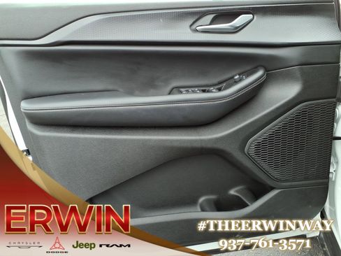 Certified 2024 Jeep Grand Cherokee Altitude image 10