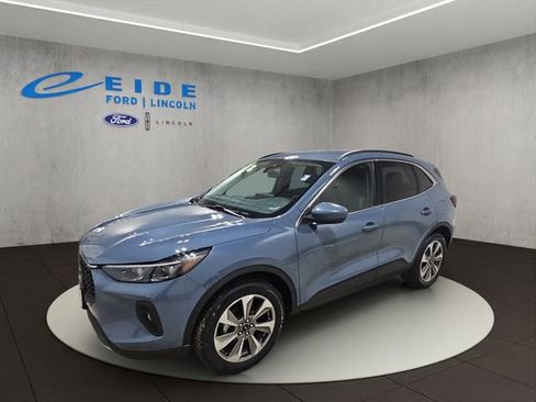 Certified 2025 Ford Escape Platinum AWD/4WD image 5