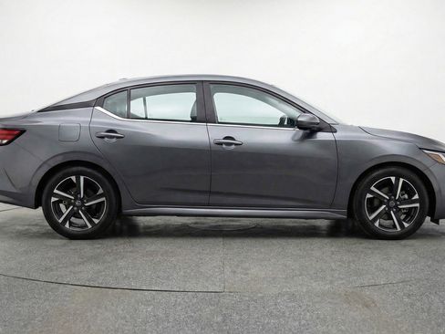 Used 2025 Nissan Sentra SV FWD image 11