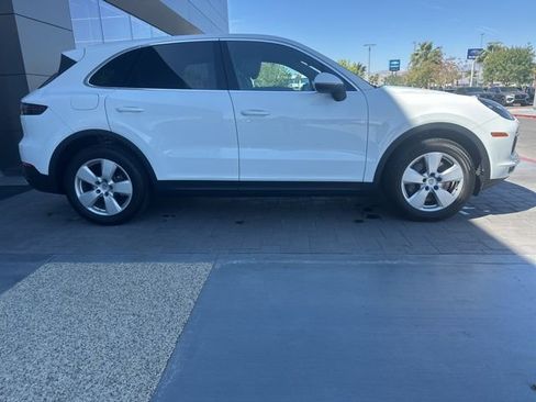 Used 2023 Porsche Cayenne image 4