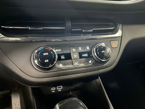 Certified 2025 Buick Envista Preferred w/ Convenience I Package image 16