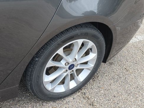 Used 2020 Ford Fusion SE image 10