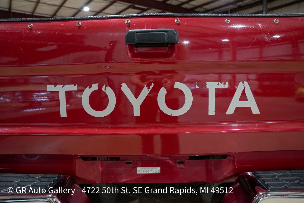 Used 1993 Toyota Pickup Deluxe AWD/4WD image 22