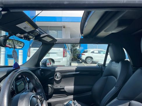Used 2019 MINI Cooper S w/ Signature Upholstery Package FWD image 17