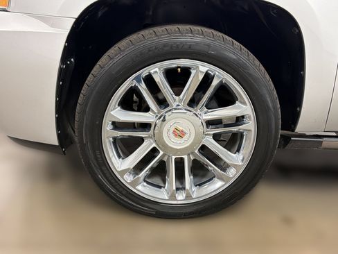 Used 2013 Cadillac Escalade Platinum AWD/4WD image 11