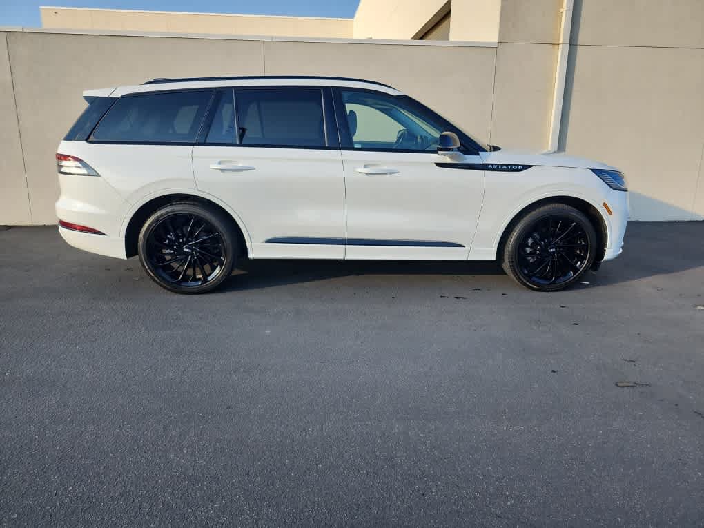 Used 2025 Lincoln Aviator Reserve w/ Equipment Group 201A AWD/4WD image 3