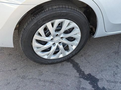 Used 2017 Toyota Corolla LE image 6