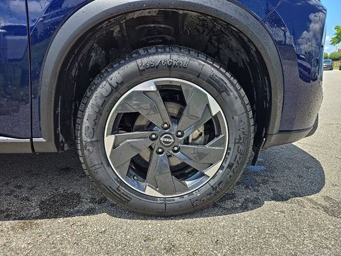 Used 2024 Nissan Rogue SV AWD/4WD image 11