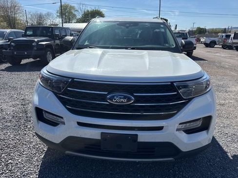Used 2023 Ford Explorer XLT w/ Equipment Group 202A AWD/4WD image 3