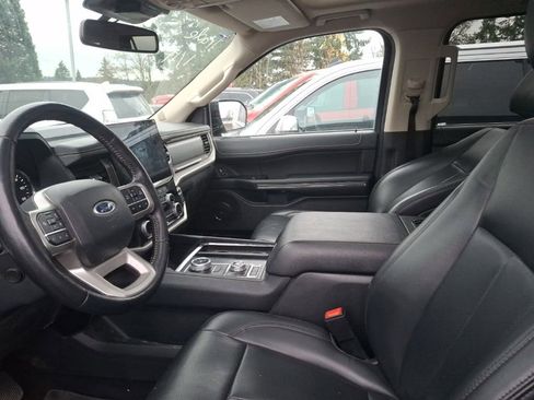 Used 2024 Ford Expedition Max XLT image 10