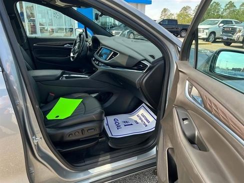 Used 2024 Buick Enclave Avenir w/ Avenir Technology Package AWD/4WD image 9