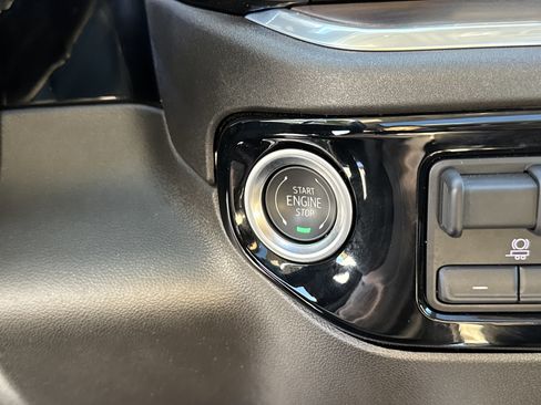 Used 2024 GMC Sierra 2500 SLT w/ SLT Convenience Package image 36