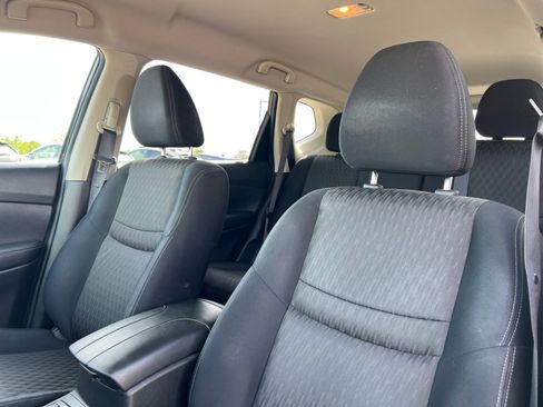Used 2017 Nissan Rogue SV AWD/4WD image 13