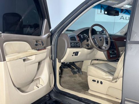 Used 2013 Chevrolet Silverado 2500 LTZ w/ LTZ Plus Package image 11