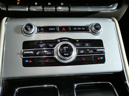 Certified 2021 Lincoln Aviator AWD w/ Elements Package image 20