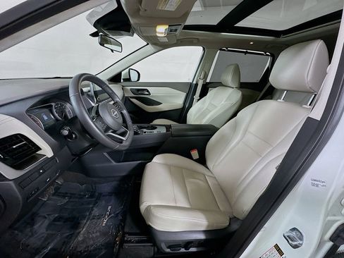 Used 2022 Nissan Rogue SV w/ SV Premium Package image 13