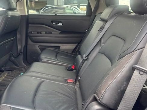 Used 2023 Nissan Pathfinder SL AWD/4WD image 11