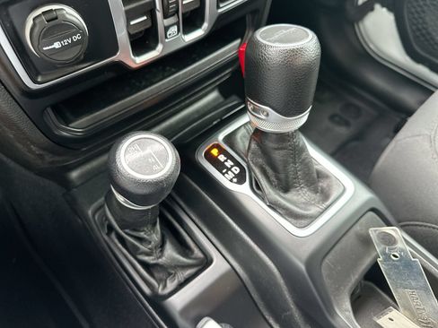 Used 2022 Jeep Gladiator Sport AWD/4WD image 19