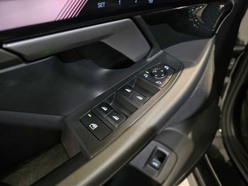 Used 2025 BMW i5 xDrive40 w/ Premium Package image 24