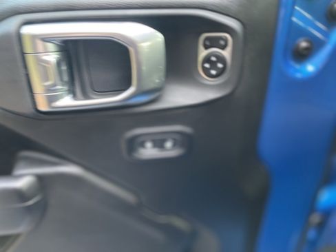 Used 2025 Jeep Wrangler Unlimited Rubicon image 12