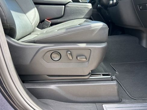 Used 2025 GMC Sierra 1500 SLT image 33