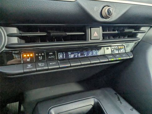 Used 2023 Toyota Crown Limited image 19