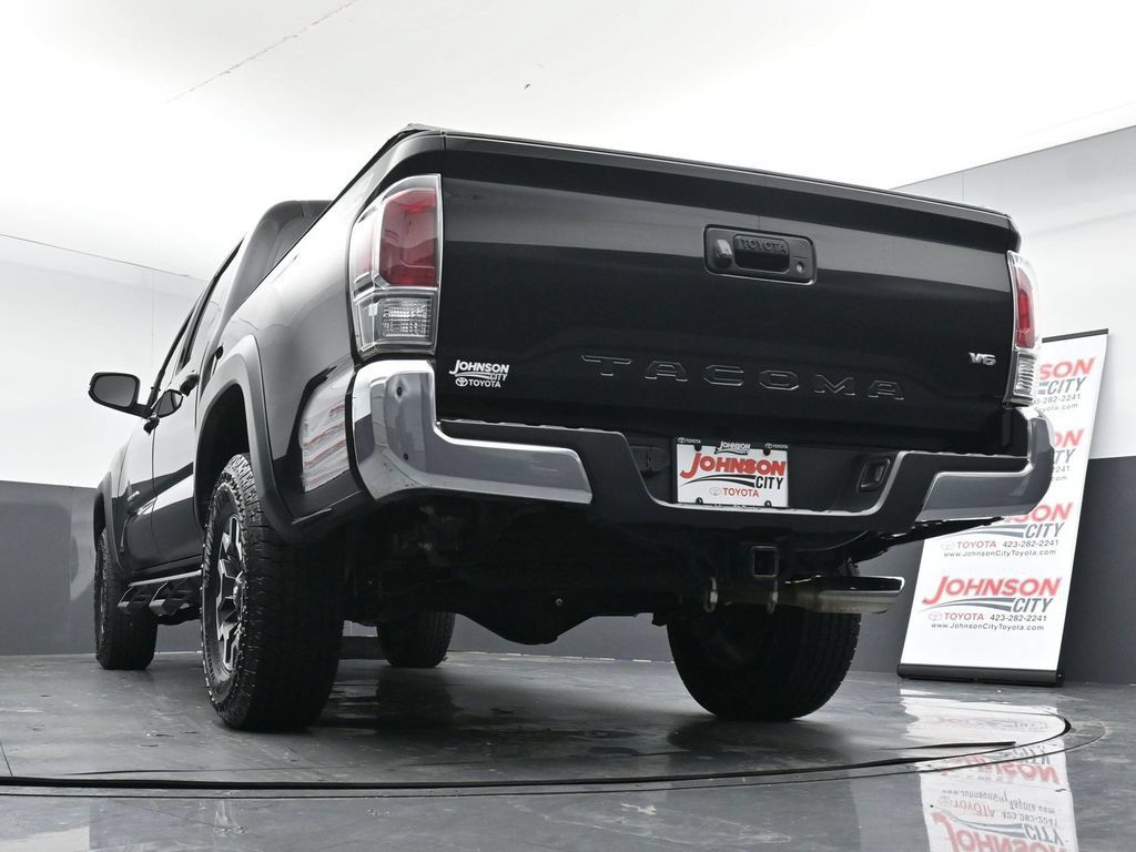 Used 2022 Toyota Tacoma TRD Off-Road AWD/4WD image 37