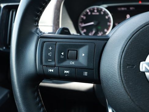 Used 2025 Nissan Pathfinder SV FWD image 13