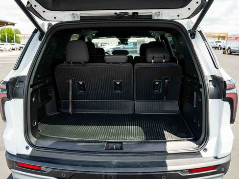 Certified 2024 Chevrolet Traverse LT w/ LPO, Floor Liner Package FWD image 31