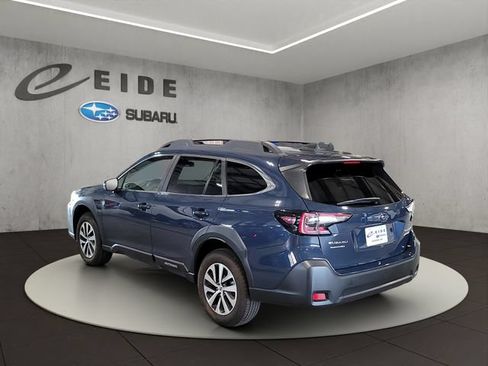 Used 2025 Subaru Outback Premium AWD/4WD image 12