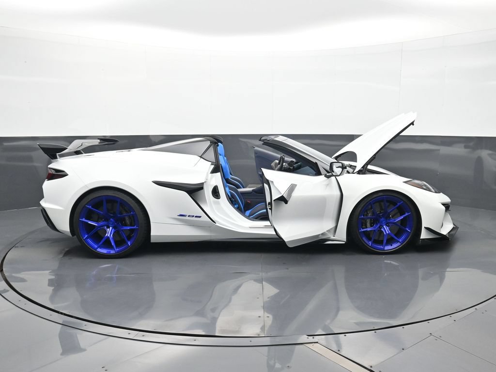 Used 2024 Chevrolet Corvette Z06 w/ Z07 Performance Package RWD image 28