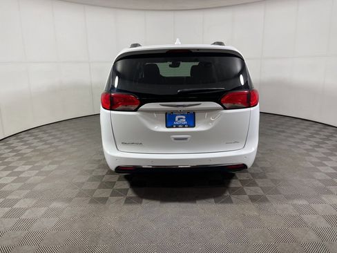 Used 2020 Chrysler Pacifica Touring-L Plus w/ Tire & Wheel Group image 6