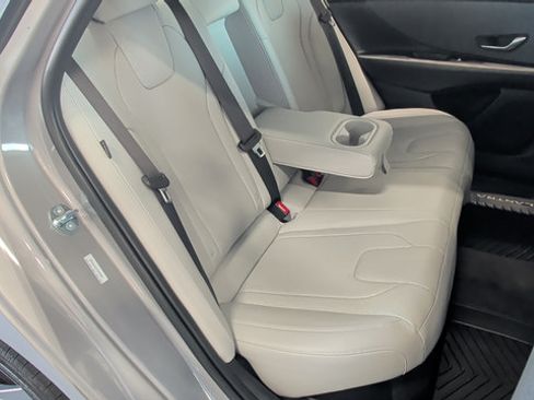 Certified 2025 Hyundai Elantra Limited FWD image 26