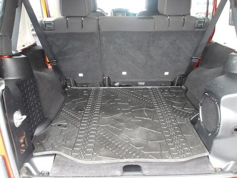 Used 2014 Jeep Wrangler Unlimited Sahara w/ Mopar Chrome Edition Group image 11