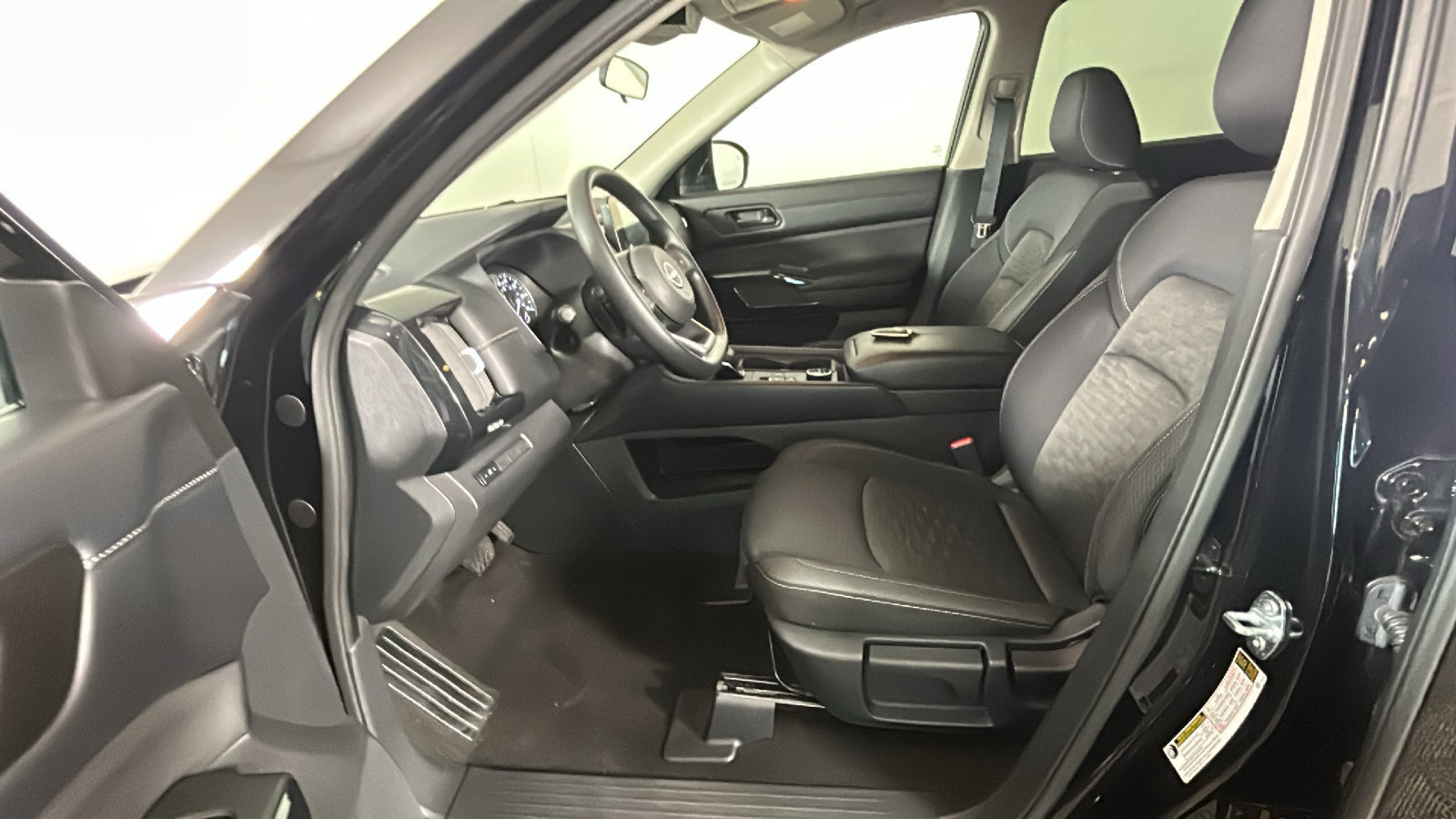 Used 2024 Nissan Pathfinder S AWD/4WD image 14