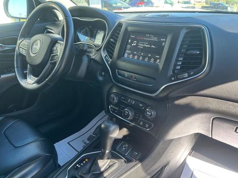 Used 2019 Jeep Cherokee Latitude Plus image 27